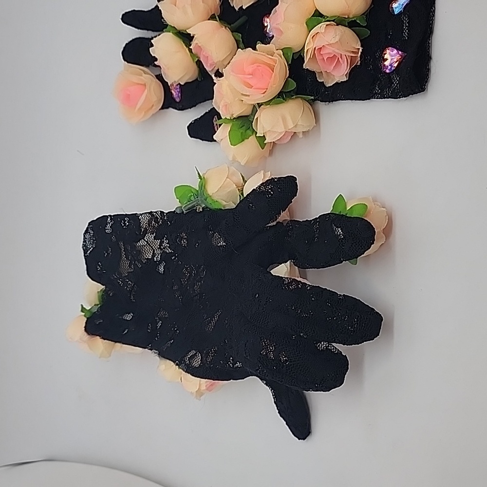 BLACK LACE ROSIE GLOVES - Picture 4 of 6